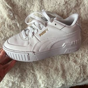 Never been worn puma sneakers